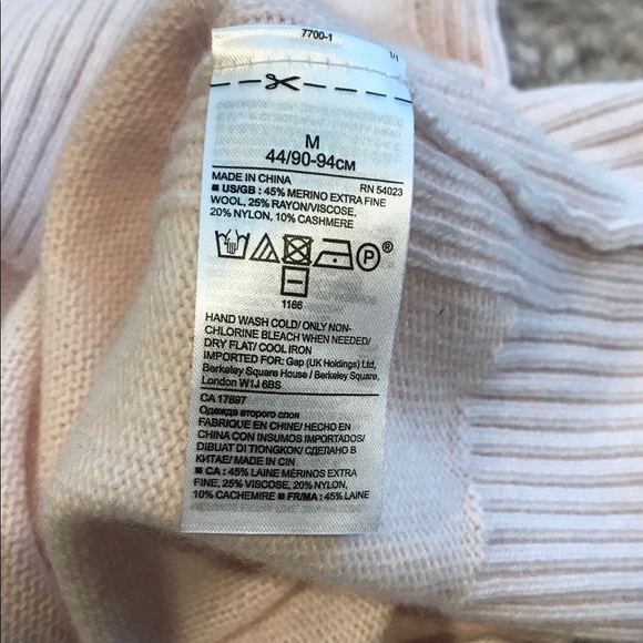 Banana Republic Sweater - Picture 4 of 4